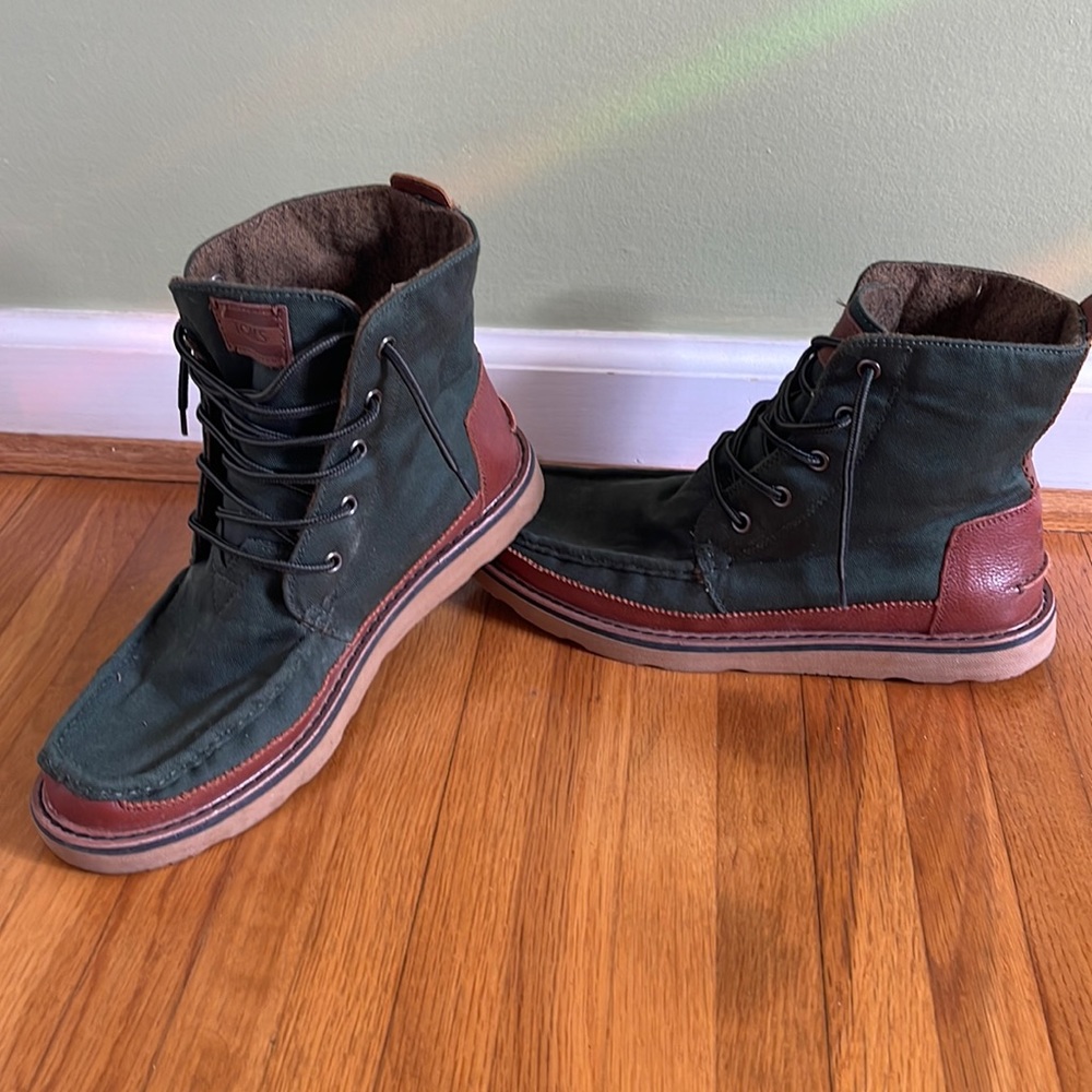 Toms, chukka men’s boots size 8.5